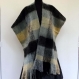 Grand chale poncho en laine mélangée acrylique , écossais noir , gris et ivoire 