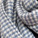 Grand snood, écharpe tube, en pure laine tissée carreaux bleus et blancs 