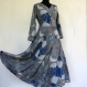 Robe longue cache coeur en coton gris imprimé exotic bleu et blanc 