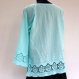 Tunique femme manches longues en coton turquoise motif brodé , encolure ronde 4 boutons 