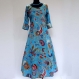 Longue robe d'intérieur , robe d'hotesse ample en coton léger motif paisley bleu et multicolore 