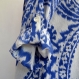 Tunique en voile de coton imprimé blanc et bleu indigo , col rond 
