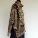 Pull chale poncho en pure laine tissée réversible , camaieu de brun , col montant , ouvert sur les cotés 