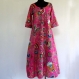 Longue robe d'intérieur , robe d'hotesse ample en coton léger motif paisley rose et multicolore 