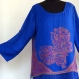 Pull tunique châle en viscose tissée bleu royal et fuchsia , col rond , motifs fleurs 