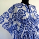 Tunique longue kaftan blanche et bleue en coton voile imprimé paisley 