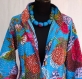Veste femme cintrée en coton gaudri bleu et multicolore et dessin exotic 
