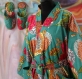Kimono robe de chambre courte vert lagon à fleurs en coton imprimé exotic 