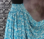 Jupe longue bleue et blanche en coton motif ethnique ikat 45 pans 