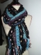 Grande écharpe unique turquoise,mauve et noire en laine à franges tricotée main 