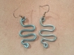Boucles d'oreilles en fil d'aluminium bleu clair 