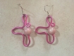 Boucles d'oreilles en fil d'aluminium fushia et rose 