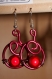 Boucles d'oreilles en fil d'aluminium rouge et sa perle