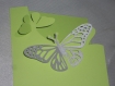 Menu papillons carte double sur chevalet assorti faire-part papillons vert anis et argenté . 