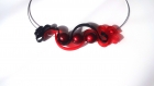 Collier perles magiques rouges, sangle silicone noir et rouge 