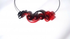 Collier perles magiques rouges, sangle silicone noir et rouge 