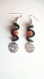 Boucles d'oreilles estampes argentées papillons, perles oeil de chat orange 