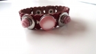 Bracelet en cuir , boutons pression motif fleurs roses, oeil de chat rose 