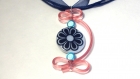 Collier organza bleu,sangle silicone rose,perles,palet nacre fleur 