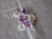 Lot de six fleurs au crochet coloris blanc et violet 