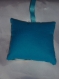 Coussin a suspendre, tissu coton uni bleu, tissu coton imprime fleurs 