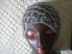 Ensemble bonnet et mitaines gris au crochet 