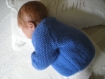 Gilet bébé fille tricot main bleu et blanc 