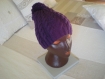 Bonnet violet tricot main torsades et pompon 
