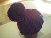 Bonnet violet tricot main torsades et pompon 