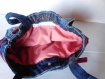 Sac en jean recyclé et ceinture rouge 