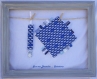 Cadeau de naissance: doudou carré étiquettes et attache sucette assorti baleines bleues 