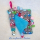 Cadeau de naissance: doudou étiquettes et attache sucette coordonné taupe, turquoise, rose 