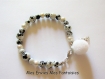 Kit bracelet dalmatien perles noir et blanc et pompon blanc 