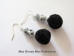 Kit boucles d'oreilles dalmatien perles noir et blanc et pompon noir 