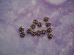 Perles intercalaires 4 mm forme fleur (petit modèle) par lot de 20 