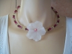 Magnifique collier avec fleur et cristal swarovski 
