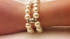 Vintage....ce bracelet double rang de perles... 