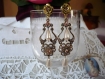 Boucles d'oreille chandeliers perles et strass métal vieil or 