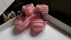 Petit chaussons de naissance rose en coton 