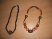 Jolis colliers avec perles en bois et fil de crin élastique. 