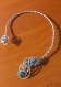 Jolis colliers en fil alu argent 4 et 2 mm strié avec des pierres et perles de couleurs différentes. 
