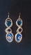Boucles d'oreilles en fil alu doré strié 2mm avec de jolies perles bleues nuit. 