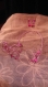 Jolie parure en fil alu 2mm fuschia rosé et argent accompagnée de jolies perles roses et fuschia 