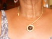 De jolis colliers fins en fil alu argent et doré avec perles marrons et noires. 
