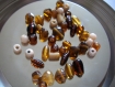 Assortiment de perles en verre ambre et écru 