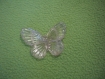 Pendentif papillon en plastique rose transparent