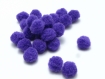 50 pompons en laine tout doux taille: 15mm de couleur violet foncé 