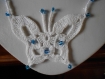 Sautoir au crochet "butter fly "blanc et bleu 