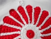 "kougloff" mamique au crochet rouge et blanche 