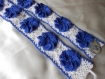 Ceinture au crochet coton blanc motif en relief bleu 